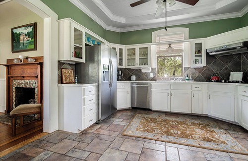 Johnson City House | Prime Location-walk to Food, Bars and Wineries!
