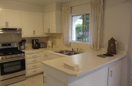 Montecito House | Prime Location with Spa & Pet-Friendly Amenities