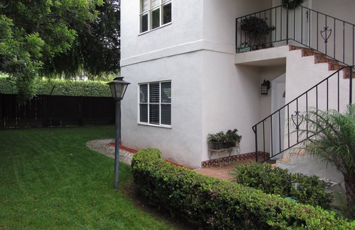 Montecito House | Prime Location with Spa & Pet-Friendly Amenities