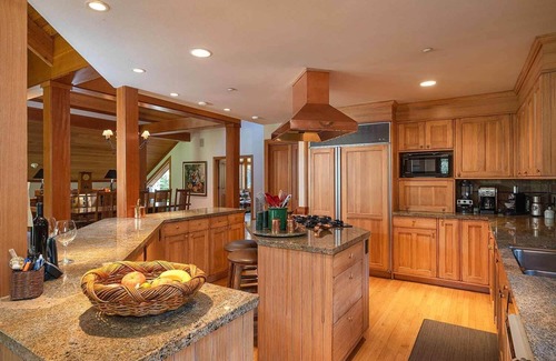 Olympic Valley House | Prime Palisades Retreat with Hot Tub & Golf Views