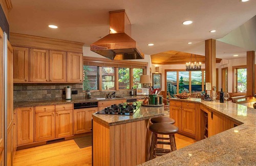 Olympic Valley House | Prime Palisades Retreat with Hot Tub & Golf Views