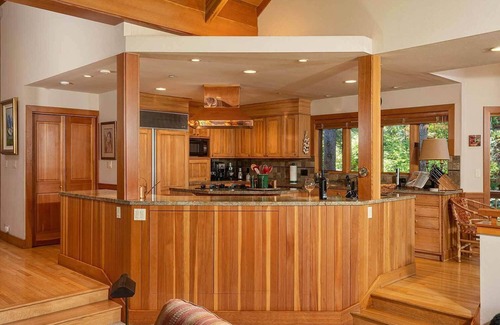 Olympic Valley House | Prime Palisades Retreat with Hot Tub & Golf Views