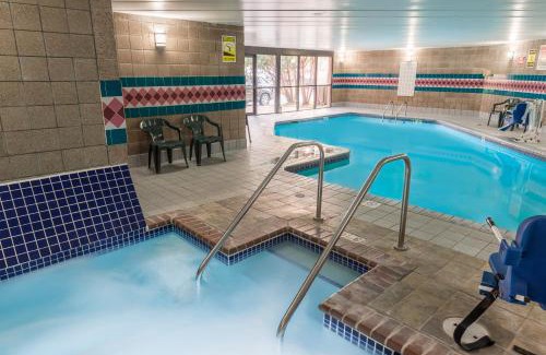 Burnsville Hotel | Budget-Friendly Stay at Prime Rate Inn with Family Amenities