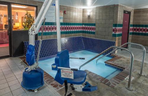 Burnsville Hotel | Budget-Friendly Stay at Prime Rate Inn with Family Amenities