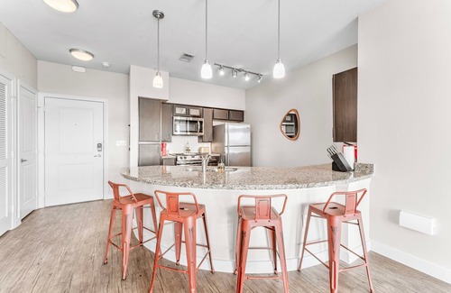 South Congress Apartment | Prime Soco 2BR King Suite w Gympickleballlaundry