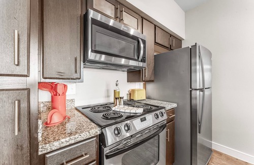 South Congress Apartment | Prime Soco 2BR King Suite w Gympickleballlaundry