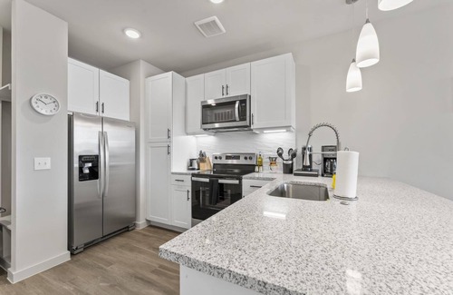 Windsor Park Apartment | Inviting 1BR King Suite Near Downtown with Great Amenities