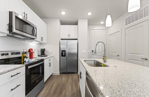 Windsor Park Apartment | Bright 1BR Suite Near DT, UT & Domain with Pool Access