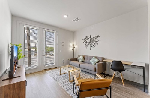 Windsor Park Apartment | Bright 1BR Suite Near DT, UT & Domain with Pool Access