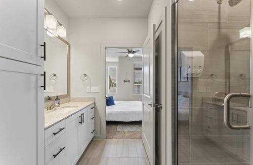 Windsor Park Apartment | Bright 1BR Suite Near DT, UT & Domain with Pool Access