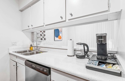 Windsor Park Apartment | Bright 1BR Suite with Gym Near Downtown and UT