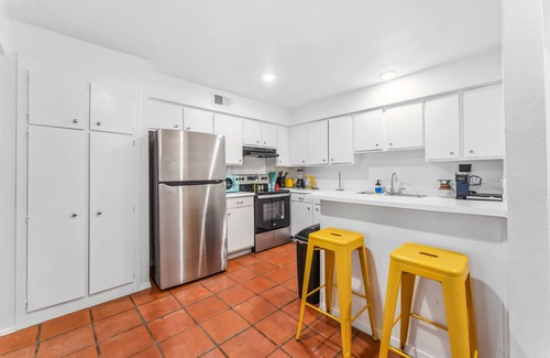Zilker Apartment | Elegant SoLa 1BR King Suite with Parking & Pet-Friendly Perks