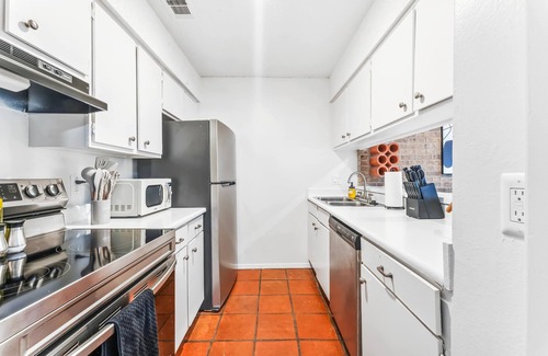 Windsor Park Apartment | Chic 1BR Suite Near Downtown with Gym and Kitchen Amenities