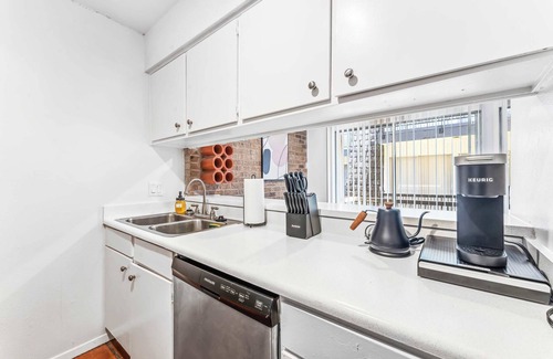 Windsor Park Apartment | Chic 1BR Suite Near Downtown with Gym and Kitchen Amenities