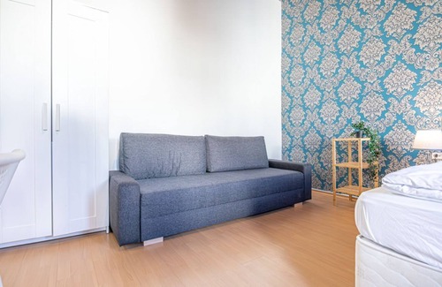 Ottakring Apartment | Convenient Studio Retreat with Family-Friendly Amenities