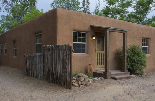 Historic Eastside House | Historic Eastside Casita & Garden: 10/10 Guest Rated Escape
