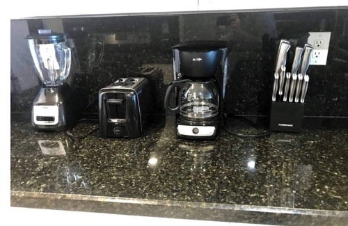 Edgewater Condo | Family-Friendly Waterfront Condo with Spa & Breakfast