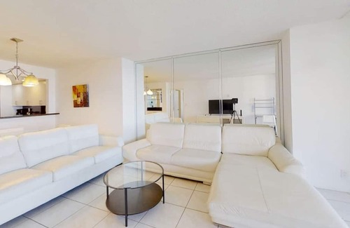 Edgewater Condo | Family-Friendly Waterfront Condo with Spa & Breakfast