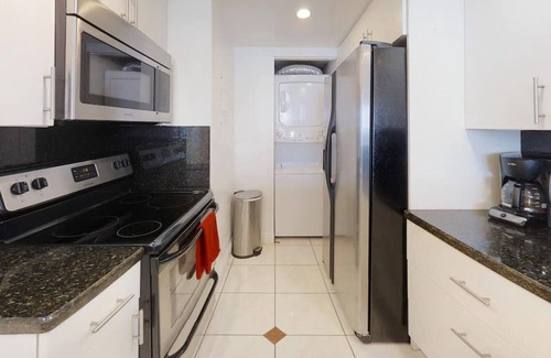 Edgewater Condo | Family-Friendly Waterfront Condo with Spa & Breakfast