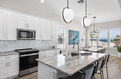Mid Island House | Beach House with Full Gulf View - Steps from the Ocean