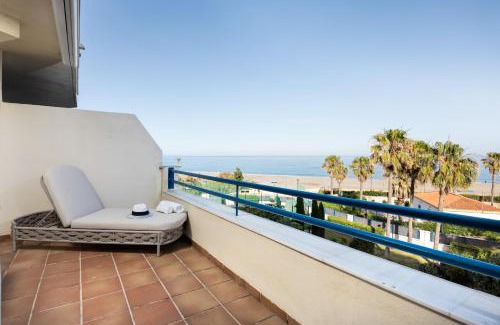 San Luis de Sabinillas Apartment | Beachfront Hotel with Ocean Views in Sabinillas