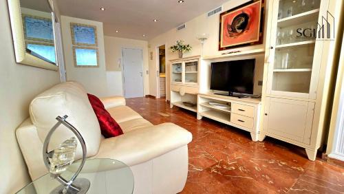 Benidorm Apartment | Beachfront Retreat with Pool & Ocean Views - Top Rated
