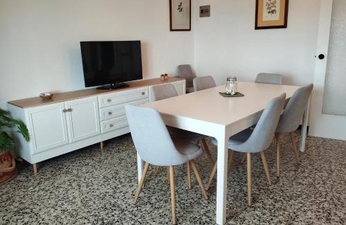 Vinaros Apartment | Beachfront Haven with Ocean View & Family-Friendly Vibes