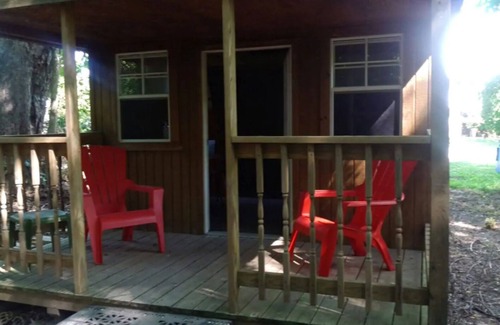 Winamac Cottage | Cozy Primitive Cabin #1 - Perfect for Families and Pets