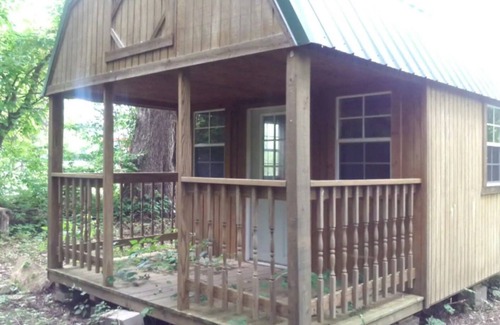 Winamac Cottage | Cozy Primitive Cabin #1 - Perfect for Families and Pets