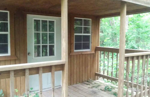 Winamac Cottage | Cozy Primitive Cabin #1 - Perfect for Families and Pets