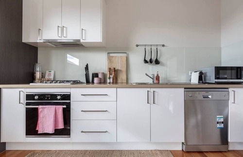 Brunswick East House | Stylish Primrose Mid Century Retreat in Brunswick