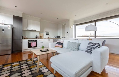 Brunswick East House | Stylish Primrose Mid Century Retreat in Brunswick