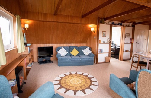 Roch Cottage | Family-Friendly Primrose Cottage with Oceanfront Garden