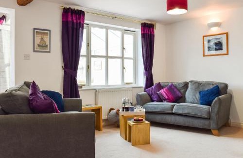Little Rissington House | Family-Friendly Primrose Cottage - Rated 8.5/10 by Guests