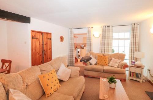 Paignton House | Explore Primrose Cottage: 4-Star Oasis with Pool & Pets