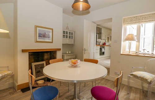 Winchcombe House | Pet-Friendly Primrose Cottage with a Garden in Winchcombe