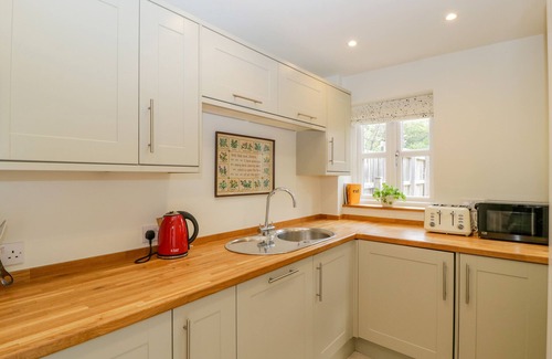 Winchcombe House | Pet-Friendly Primrose Cottage with a Garden in Winchcombe