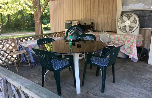 Jefferson Cabin | Cozy Primrose Rustic Country Cabin with Lake View Amenities