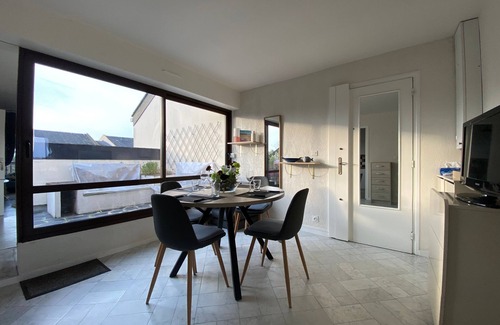 Courseulles-sur-Mer Apartment | Prince Hotel: Steps from the Beach with Ocean Views