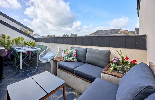 Courseulles-sur-Mer Apartment | Prince Hotel: Steps from the Beach with Ocean Views