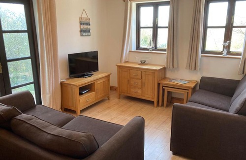 Mount Hawke House | Pet-Friendly Prince Croft Cottage: Family-Approved Stay