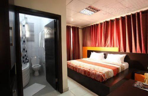 Lagos Cabin | Cozy Child-Friendly Room at Prince Of Anthony Lodge