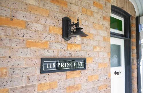 Orange House | Charming Prince Street Cottage: 1890’s Edwardian Retreat