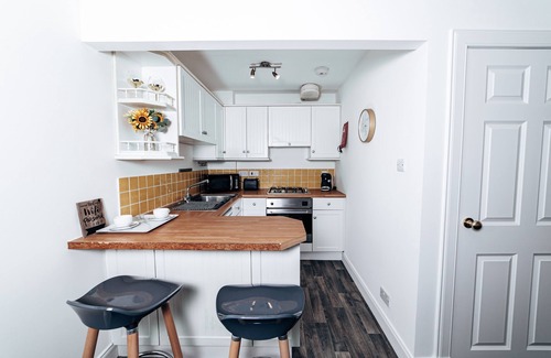 Perth Apartment | Top-Rated Princes Street Apartment with Spa & Breakfast