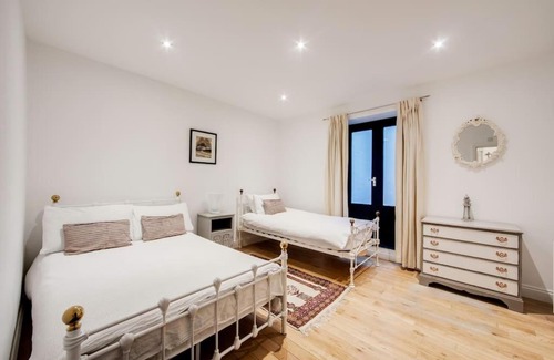 St Leonards-On-Sea Apartment | Princes Villa - Family-Friendly Flat Near the Sea