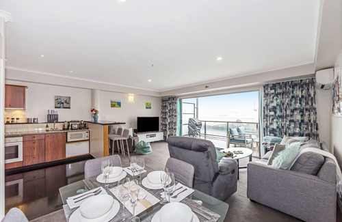 Auckland Central Business District House | Elegant Princes Wharf - Pet Friendly 4-Star Retreat