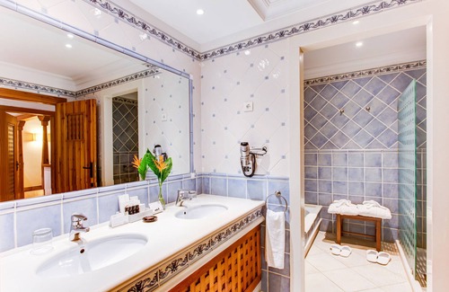 Playa Blanca Hotel | Experience Elegance at Princesa Yaiza Suite Hotel Resort