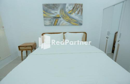 Bengkulu Hotel | Budget-Friendly Pringgading Surf Camp - Child Friendly Escape