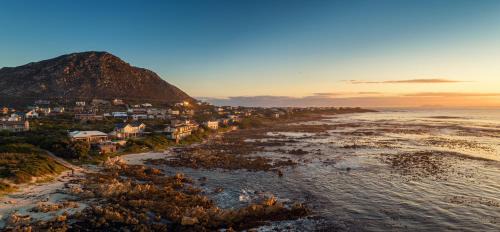 Pringle Bay Villa | Experience Pringle Bay Villa: 4-Star Oceanfront Retreat