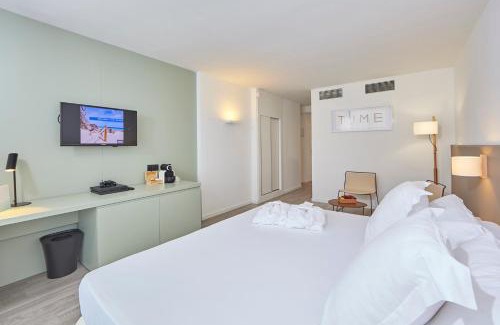 Cala d'Or Apartment | Experience Relaxation at Prinsotel Alba & Spa with Ocean Views